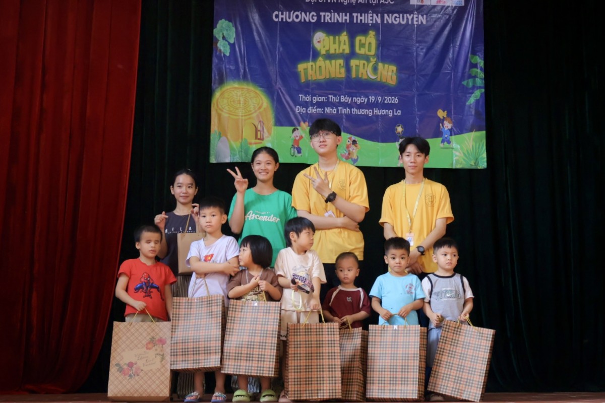 Vui hội Trăng Rằm cùng các em nhỏ tại Nhà tình thương Hương La