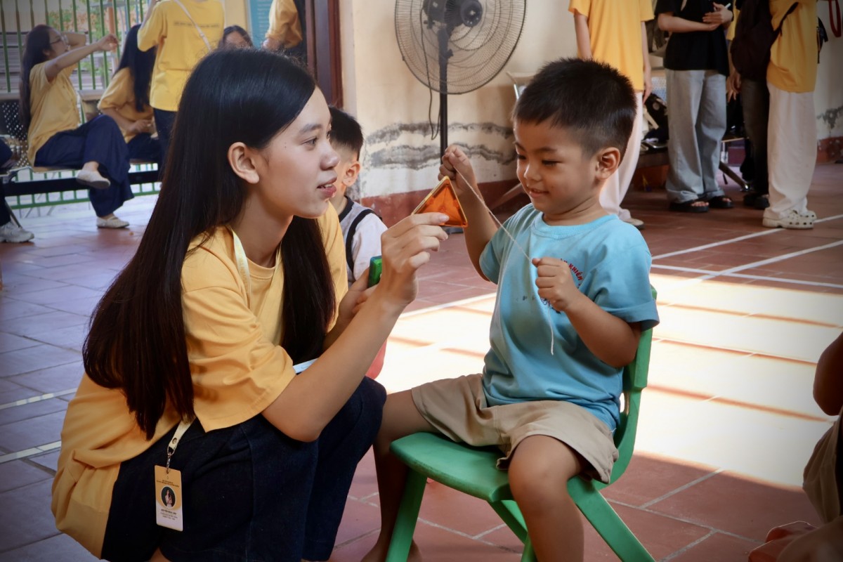 Vui hội Trăng Rằm cùng các em nhỏ tại Nhà tình thương Hương La