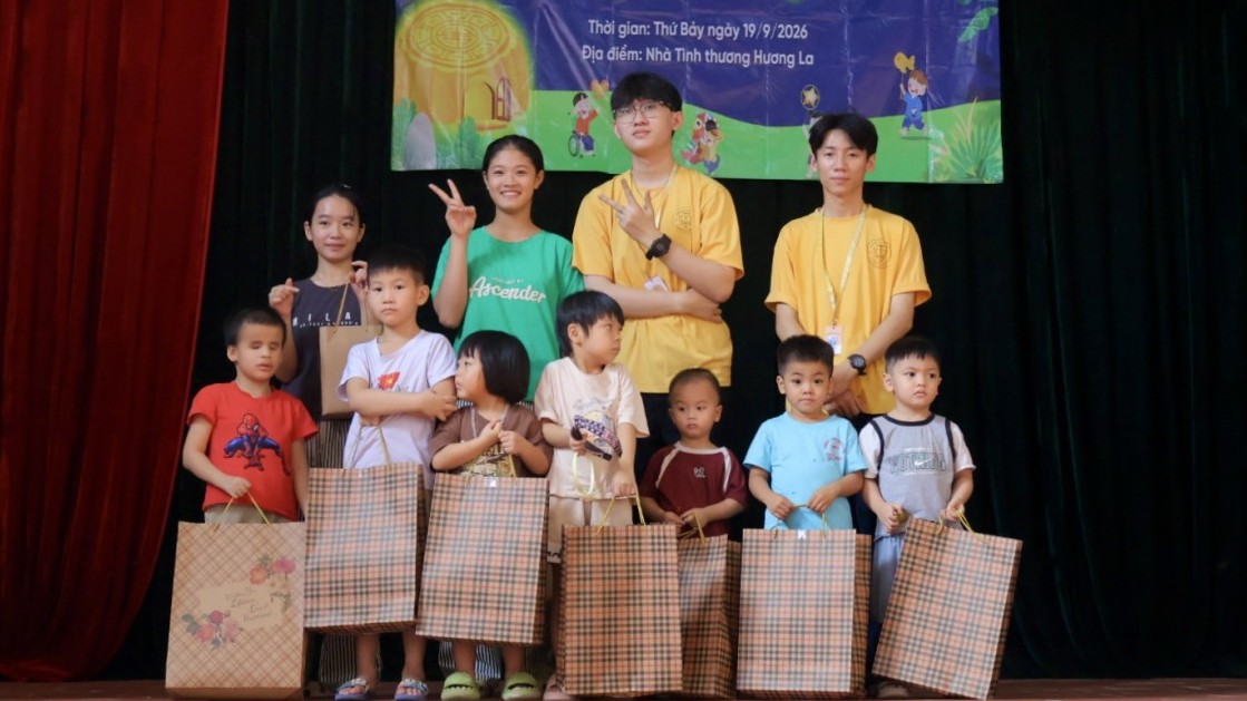 Vui hội Trăng Rằm cùng các em nhỏ tại Nhà tình thương Hương La