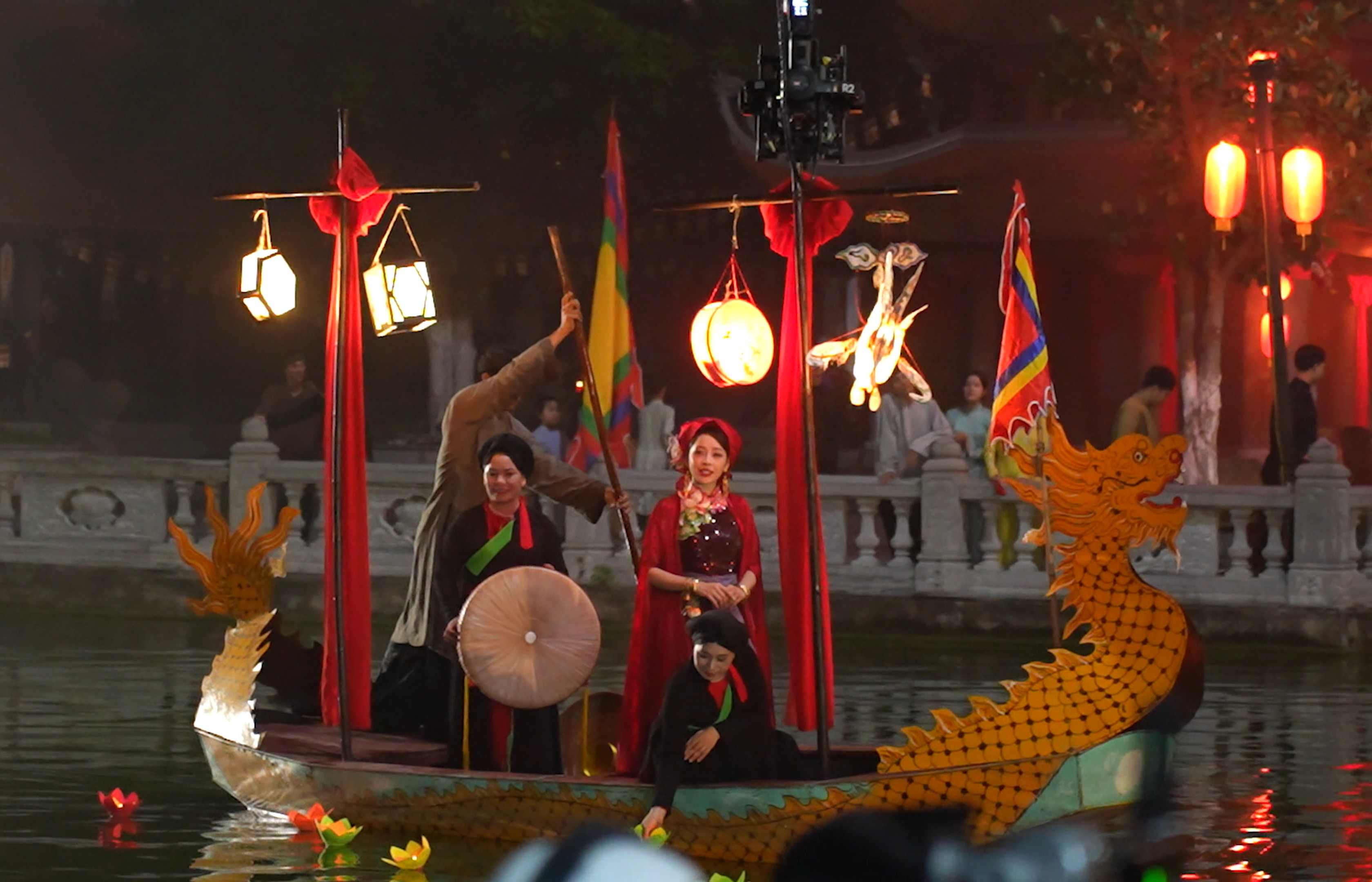 'Chị chị em em 3' tung poster mới với cặp nhân vật Chi Pu - Steven Nguyễn, thêm một mối liên hệ đầy ẩn ý