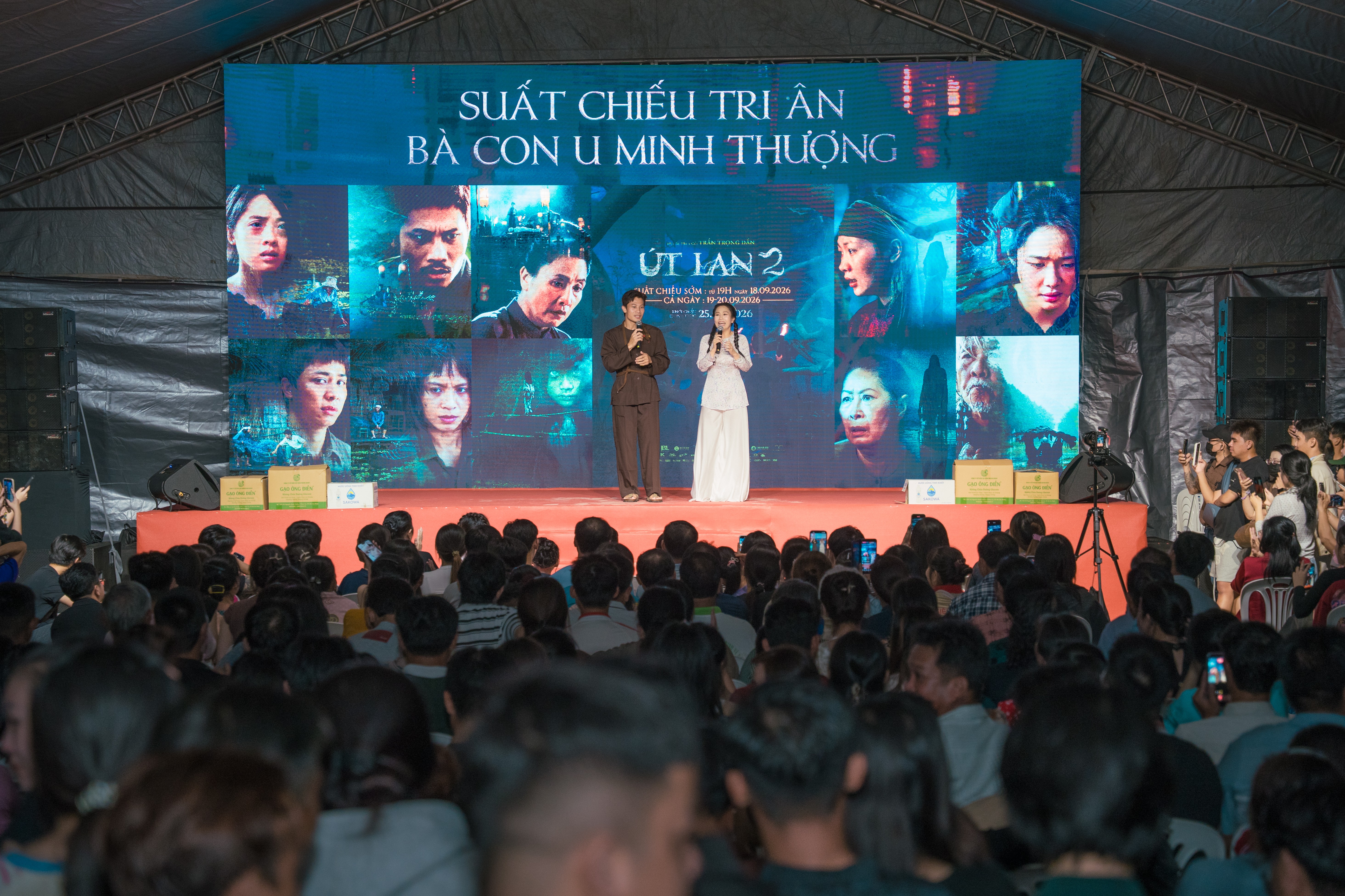 'Út Lan 2' tổ chức suất chiếu tri ân cho hơn 500 bà con tại U Minh Thượng
