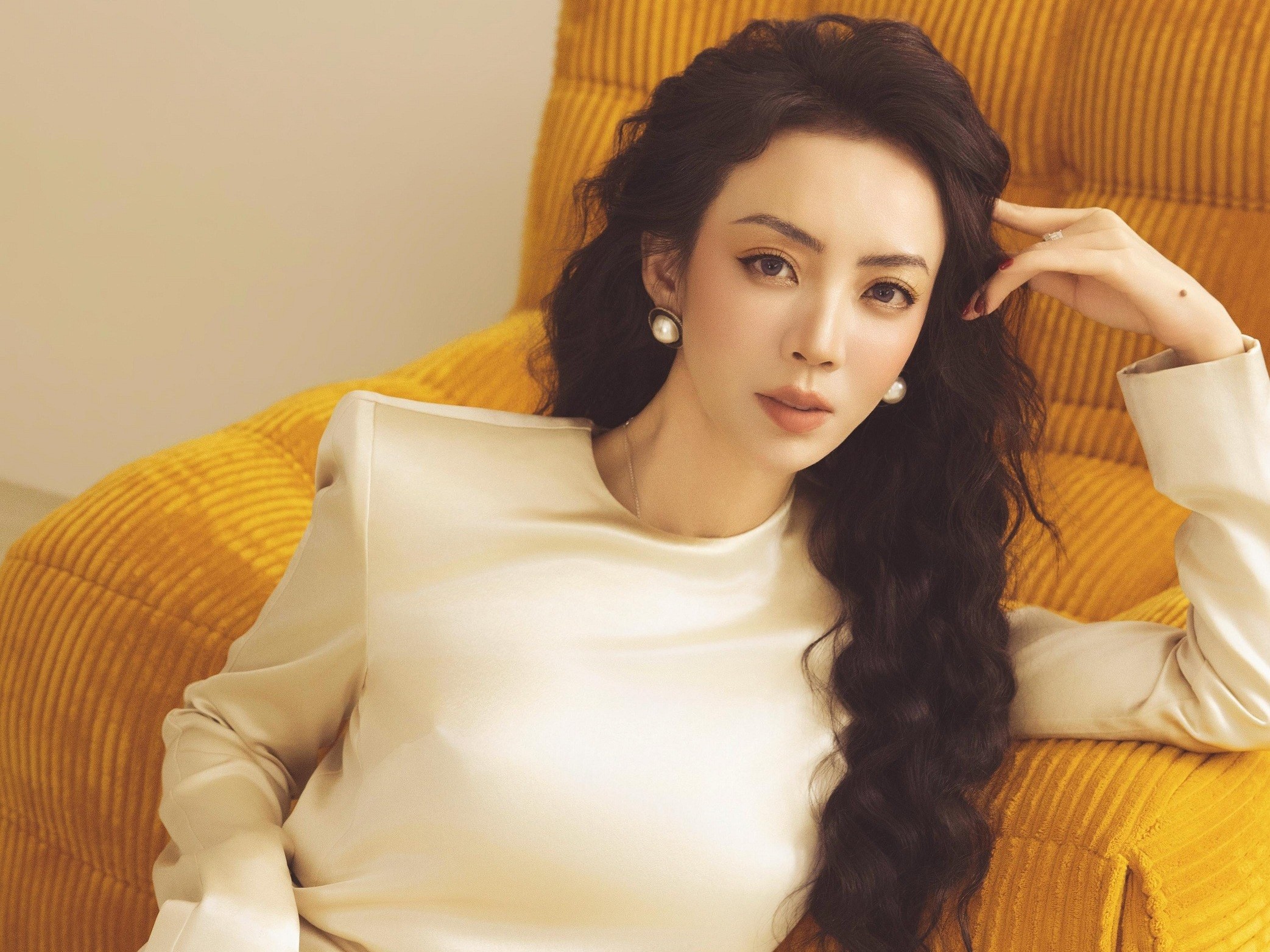 Thu Trang đón tuổi mới: Nhan sắc thăng hạng, hé lộ màn trở lại của 'Chị Mười Ba'