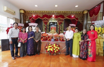 NSND Trịnh Kim Chi tri ân Tổ nghiệp trong không khí ấm áp trọn vẹn nghĩa tình