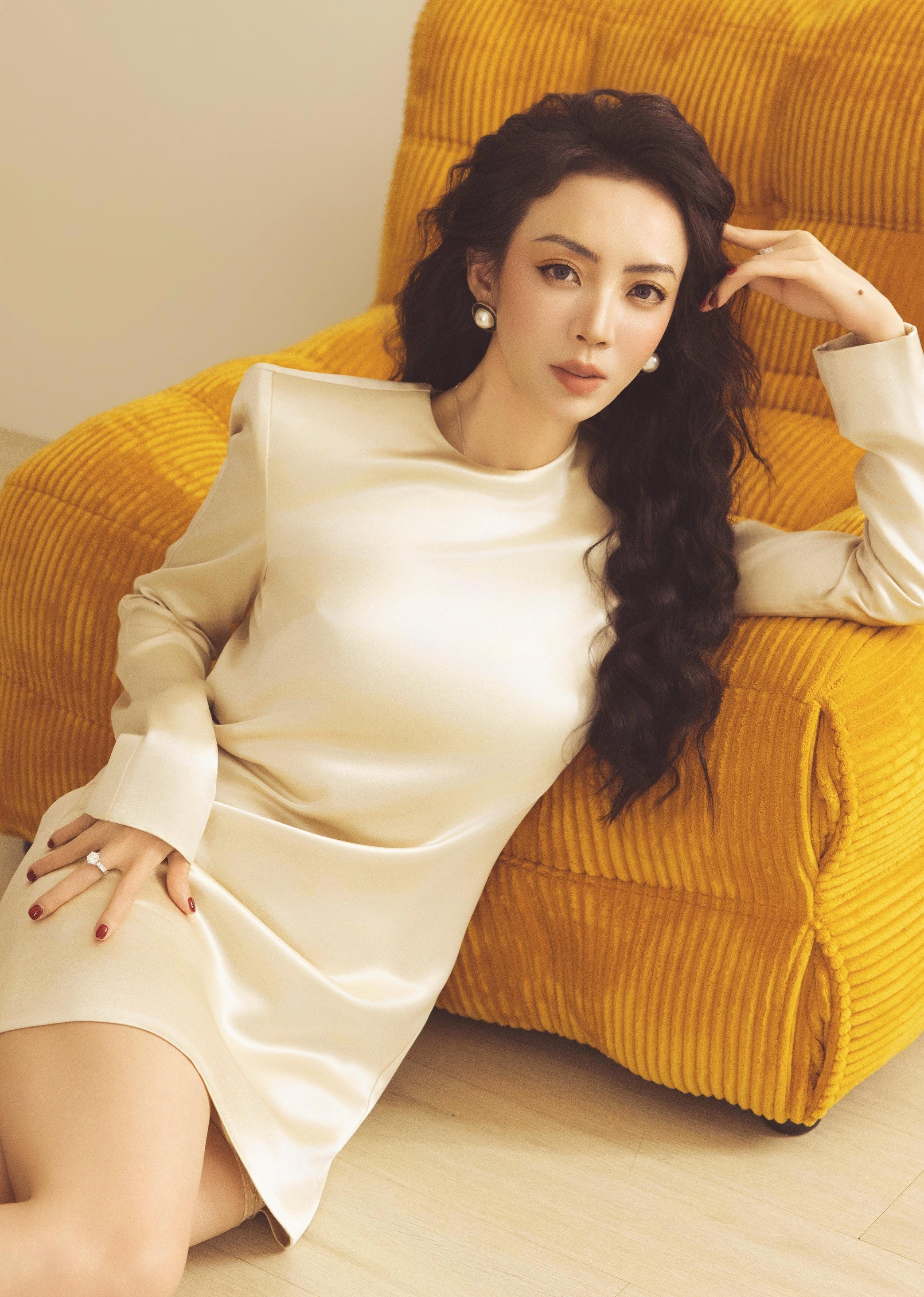 Thu Trang đón tuổi mới: Nhan sắc thăng hạng, hé lộ màn trở lại của 'Chị Mười Ba'