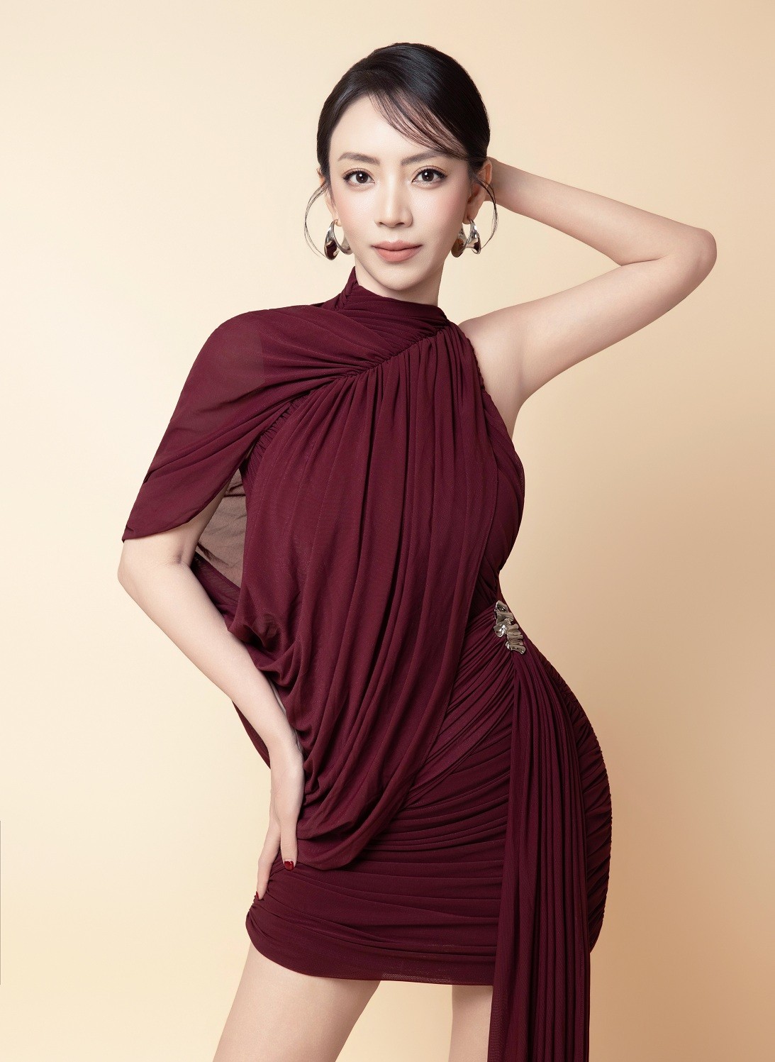 Thu Trang đón tuổi mới: Nhan sắc thăng hạng, hé lộ màn trở lại của 'Chị Mười Ba'
