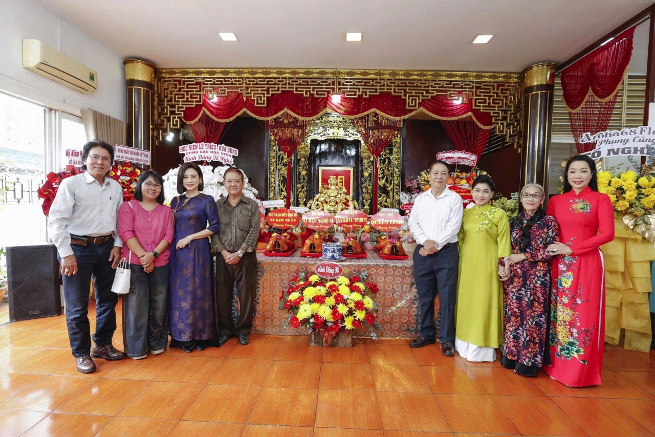 NSND Trịnh Kim Chi tri ân Tổ nghiệp trong không khí ấm áp trọn vẹn nghĩa tình