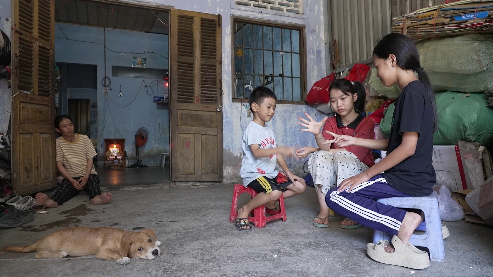 'Mái ấm gia đình Việt': Lê Hoàng Phương và Thanh Thảo rơi nước mắt trước những tuổi thơ nhiều nhọc nhằn