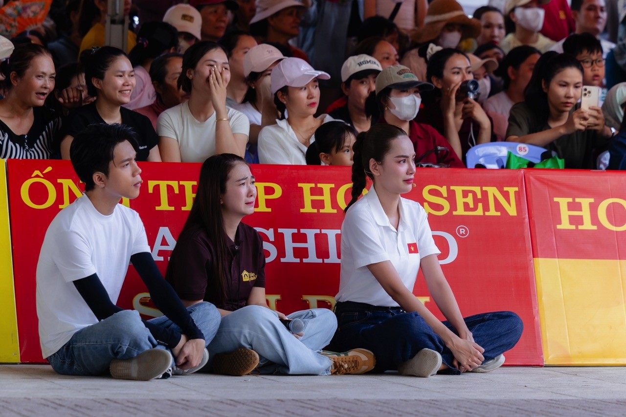 'Mái ấm gia đình Việt': Lê Hoàng Phương và Thanh Thảo rơi nước mắt trước những tuổi thơ nhiều nhọc nhằn