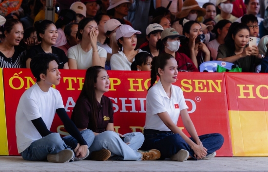 'Mái ấm gia đình Việt': Lê Hoàng Phương và Thanh Thảo rơi nước mắt trước những tuổi thơ nhiều nhọc nhằn