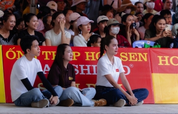 'Mái ấm gia đình Việt': Lê Hoàng Phương và Thanh Thảo rơi nước mắt trước những tuổi thơ nhiều nhọc nhằn