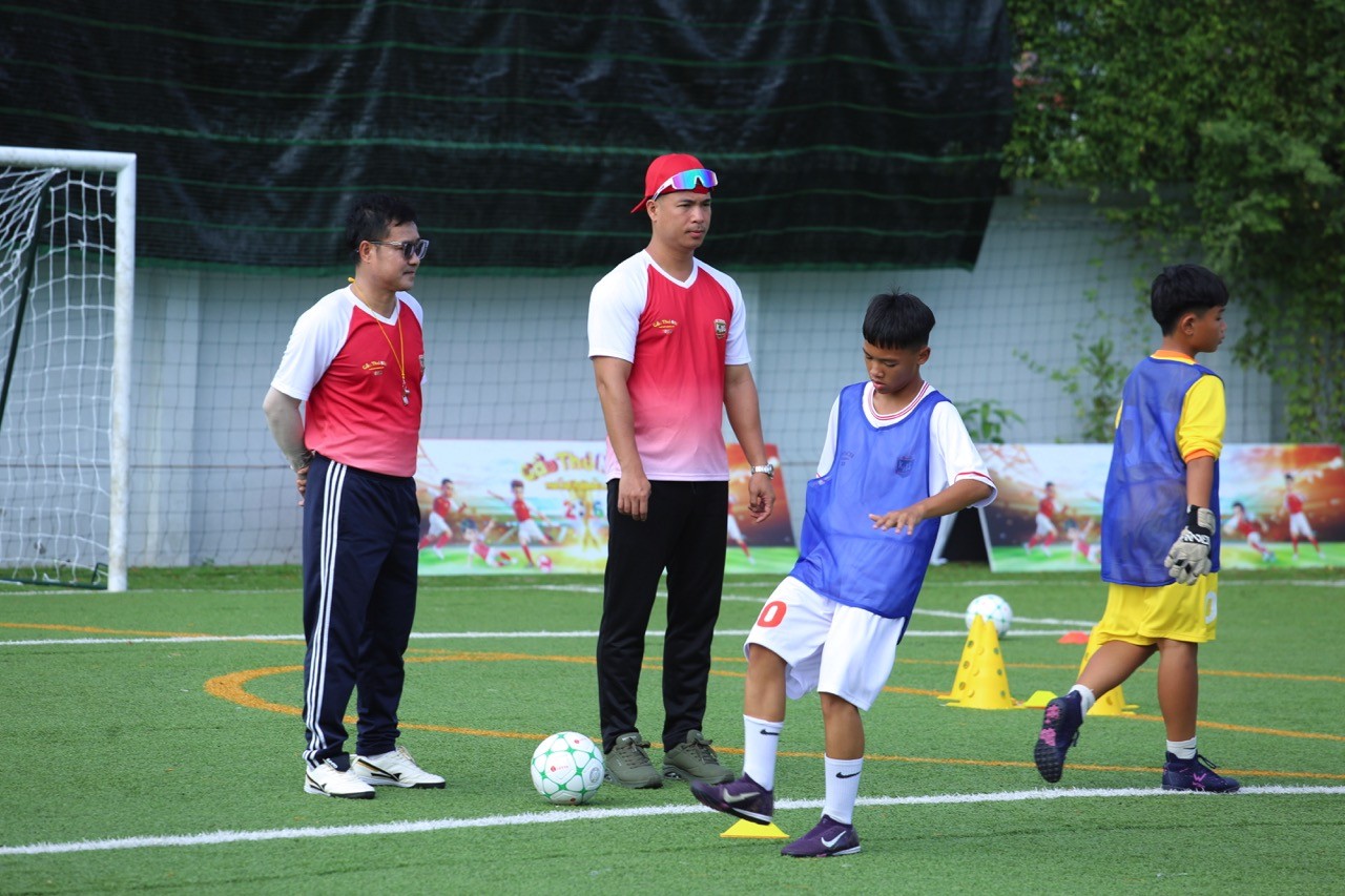 'Cầu thủ nhí 2026': Gin Tuấn Kiệt đối đầu Hải Nam, Trương Thế Vinh đưa 'đội tuyển ngôi sao' chạm trán Bùi Tấn Trường
