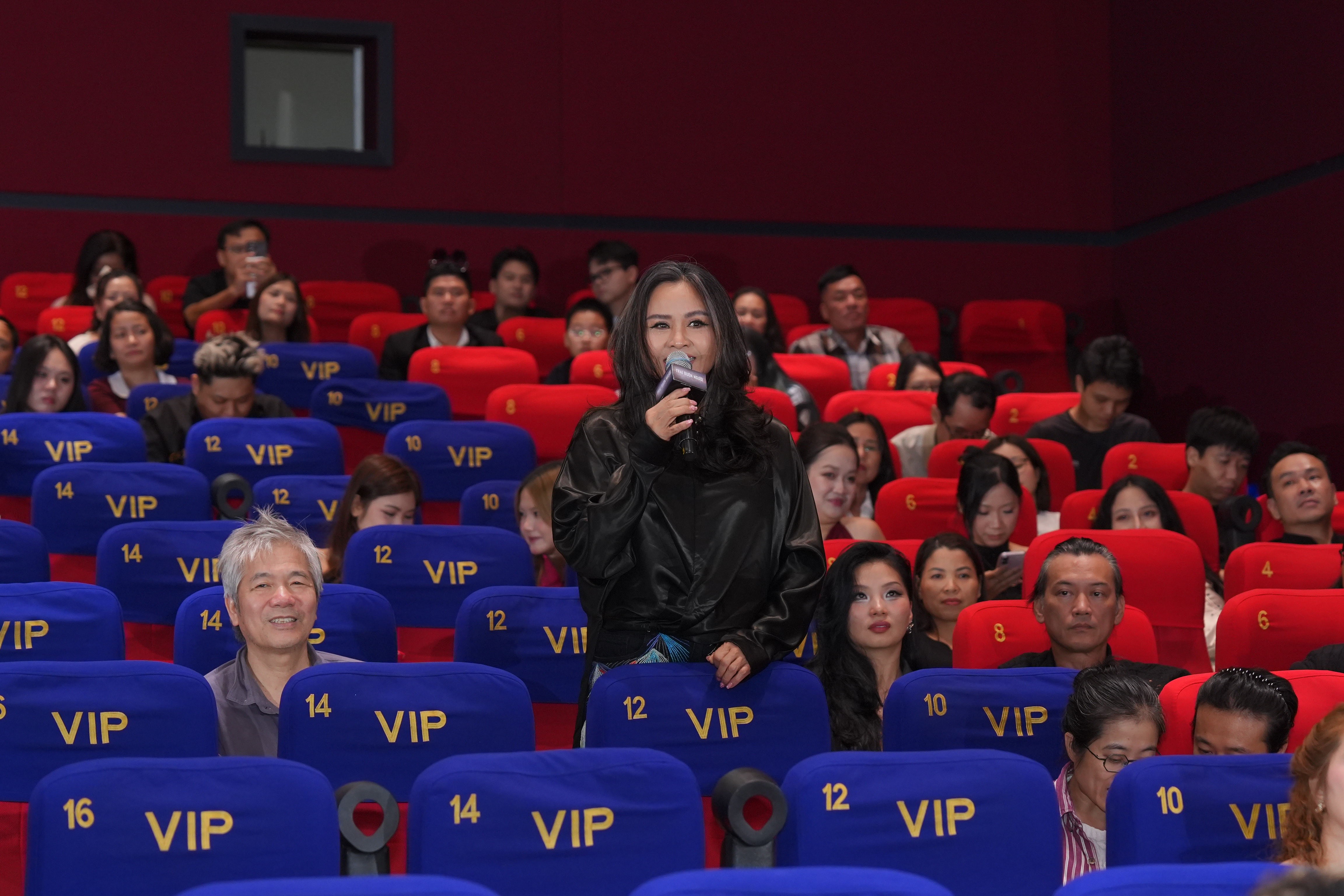 Dàn sao quy tụ thảm đỏ Hà Nội mừng 'Trai buôn người' ra mắt