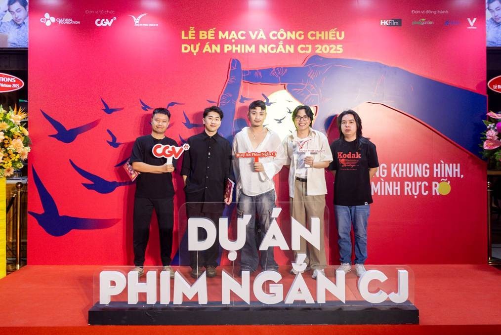 'Những ngày xanh thẳm' và 'Lạch cạch' tranh tài tại LHP quốc tế Singapore 2026