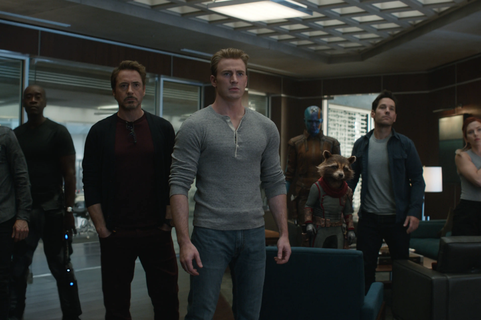 'Avengers: Endgame' nhăm nhe soán ngôi đầu phòng vé của 'Avatar'