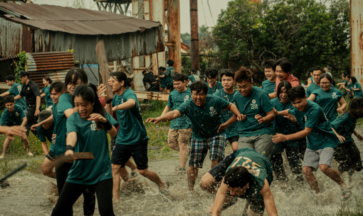 ‘Trại buôn người’ mất vị trí dẫn đầu sau nhiều tuần thống trị phòng vé