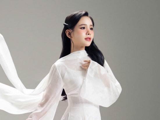 Quỳnh Trang và 'Hoa tháng 10': Liveshow hát bằng lòng biết ơn
