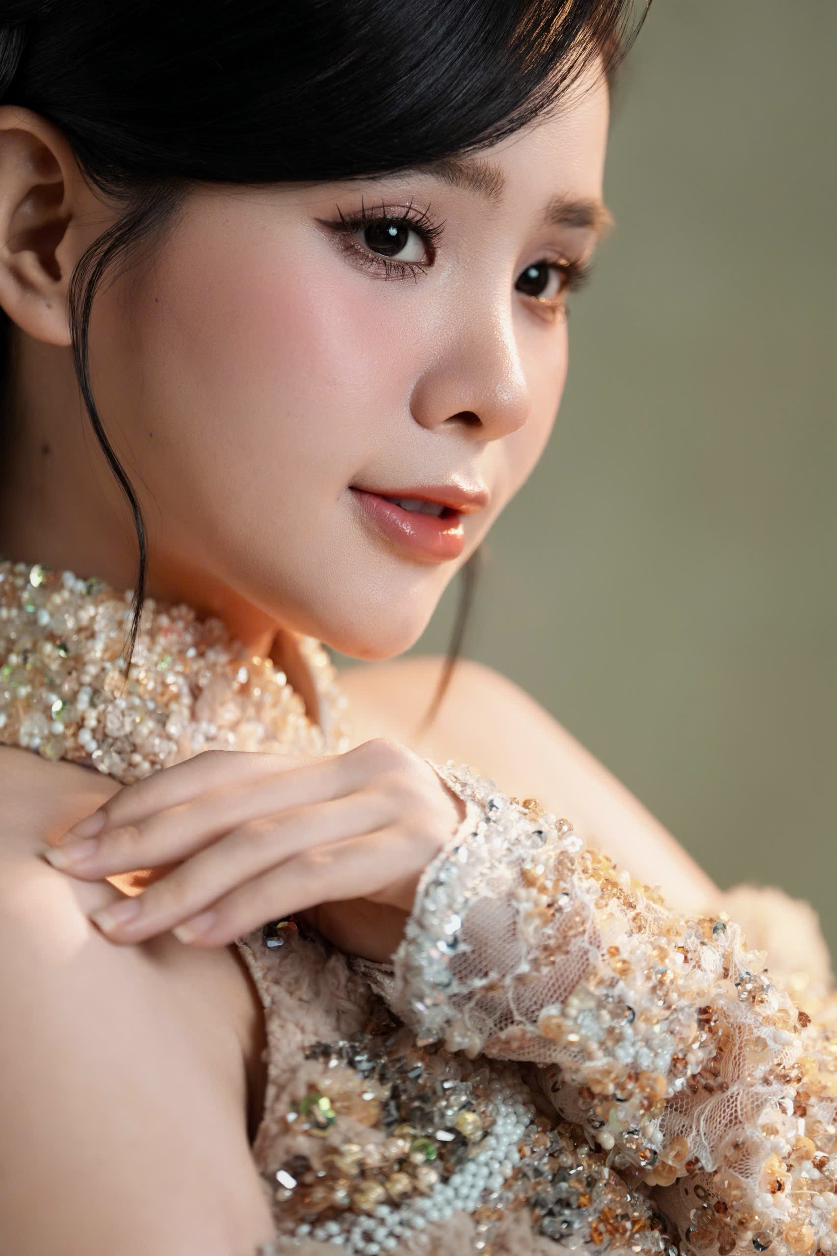 Quỳnh Trang và 'Hoa tháng 10': Liveshow hát bằng lòng biết ơn