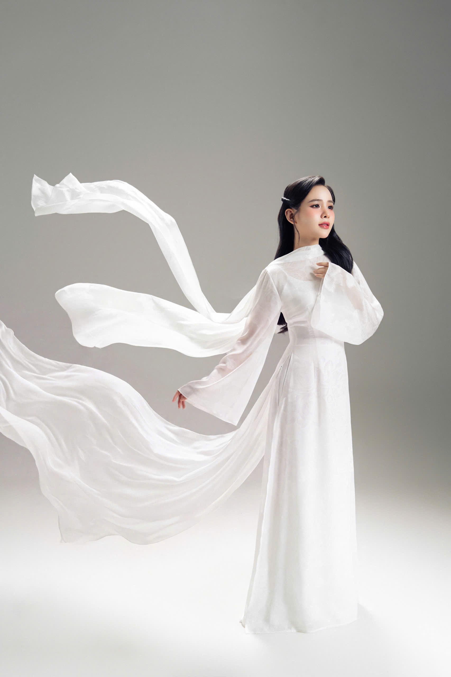 Quỳnh Trang và 'Hoa tháng 10': Liveshow hát bằng lòng biết ơn