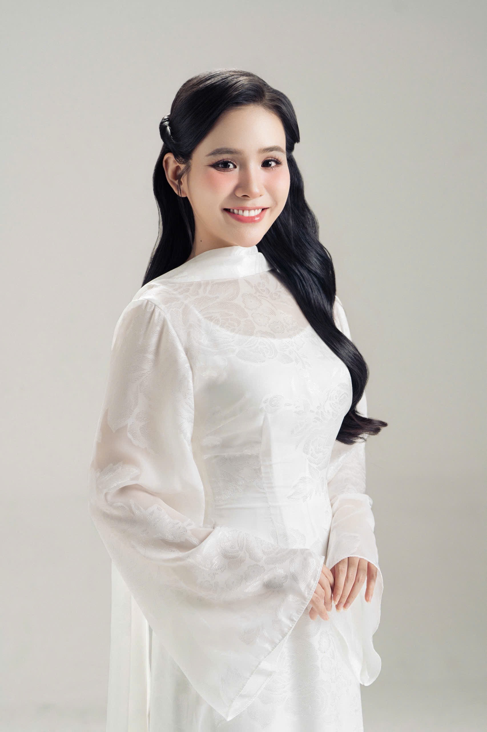 Quỳnh Trang và 'Hoa tháng 10': Liveshow hát bằng lòng biết ơn