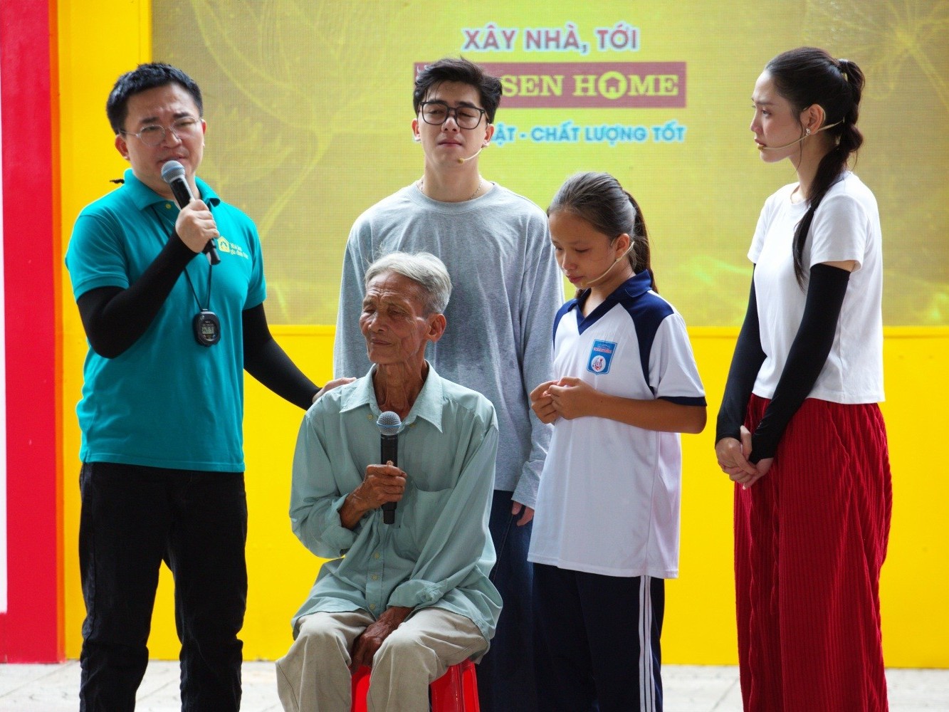 'Mái ấm gia đình Việt': Đại Nghĩa, Đoàn Minh Anh và Phát Huy T4 nghẹn lòng trước hai hoàn cảnh trẻ thơ sớm trưởng thành sau nỗi đau mất người thân