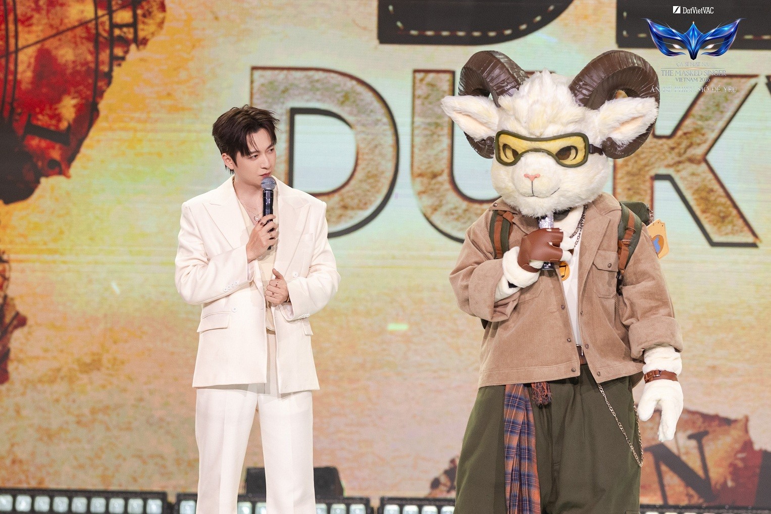 'The Masked Singer Vietnam 2026': 5 mascot đầu tiên lộ diện, Ban cố vấn 'đau đầu' truy tìm danh tính