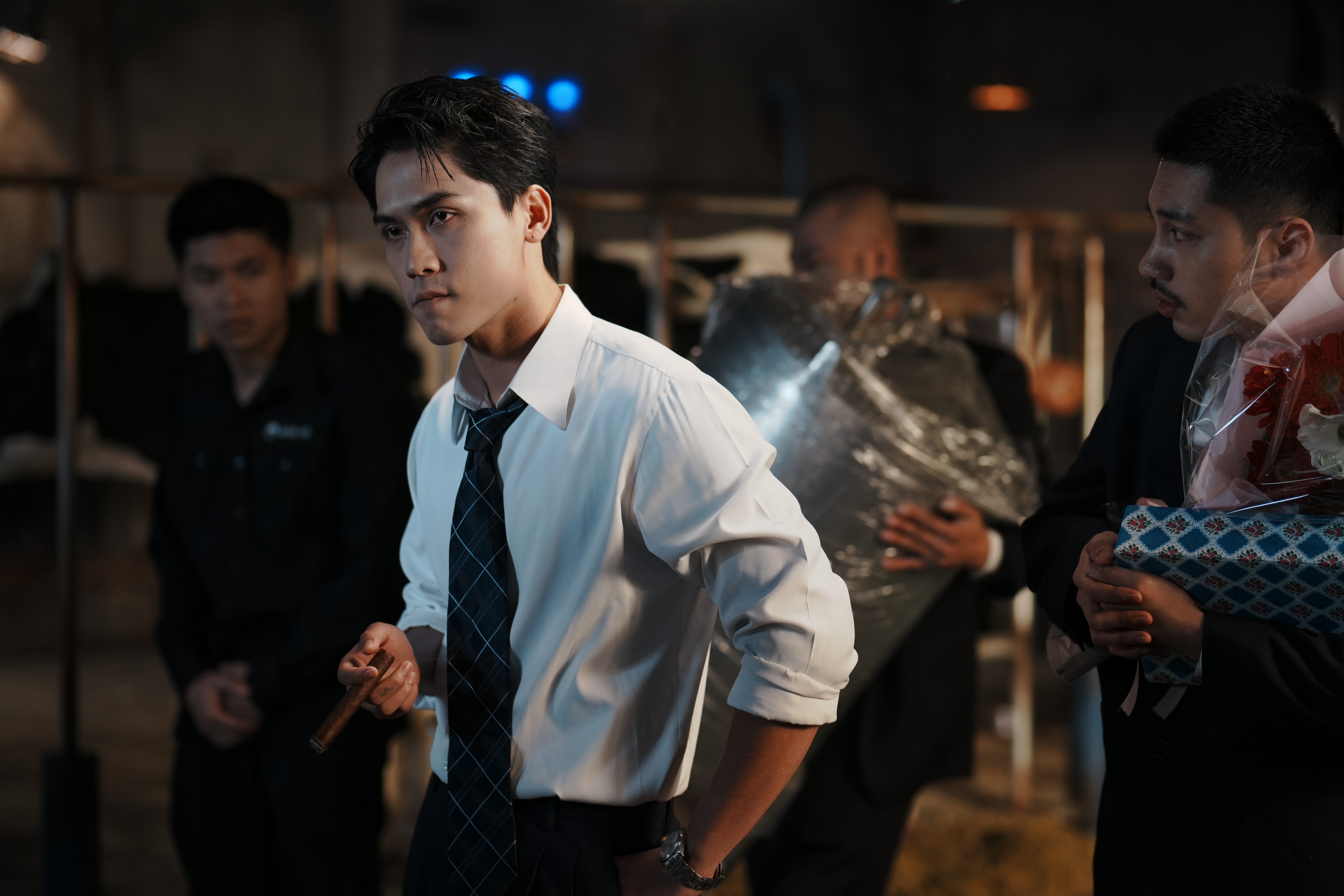 'Bò sữa bay' tung trailer chính thức: Huy Tít, Nguyễn Hùng khốn khổ vì phi vụ trộm cắp 'có một không hai'