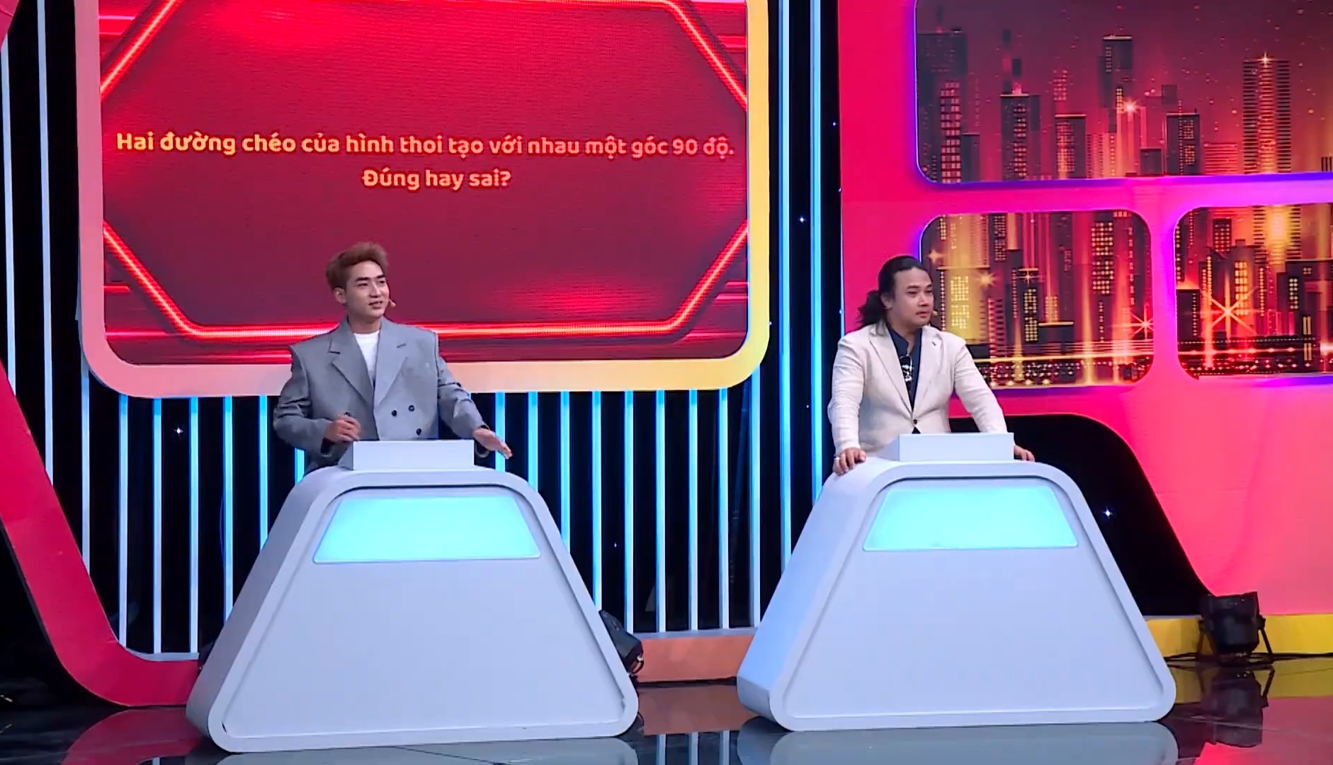 Nam ca sĩ với những bản tình ca khiến MC Đại Nghĩa 'trụy tim' xuất sắc dành trọn 138 triệu đồng tại 'Vận may gọi tên ai?'