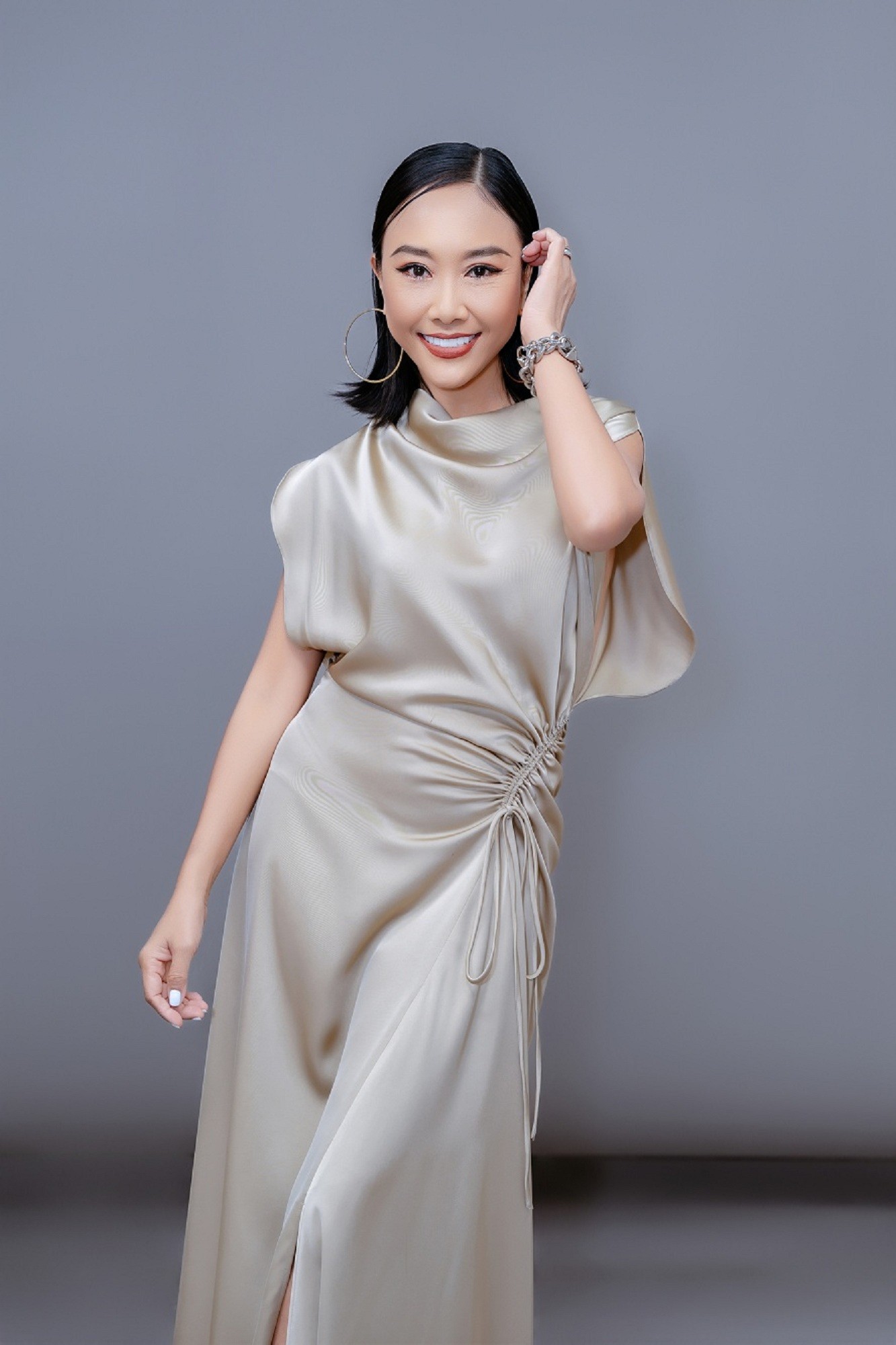 Ca sĩ Đoan Trang hé lộ kỷ vật ảnh cưới 14 năm và hành trình hôn nhân viên mãn