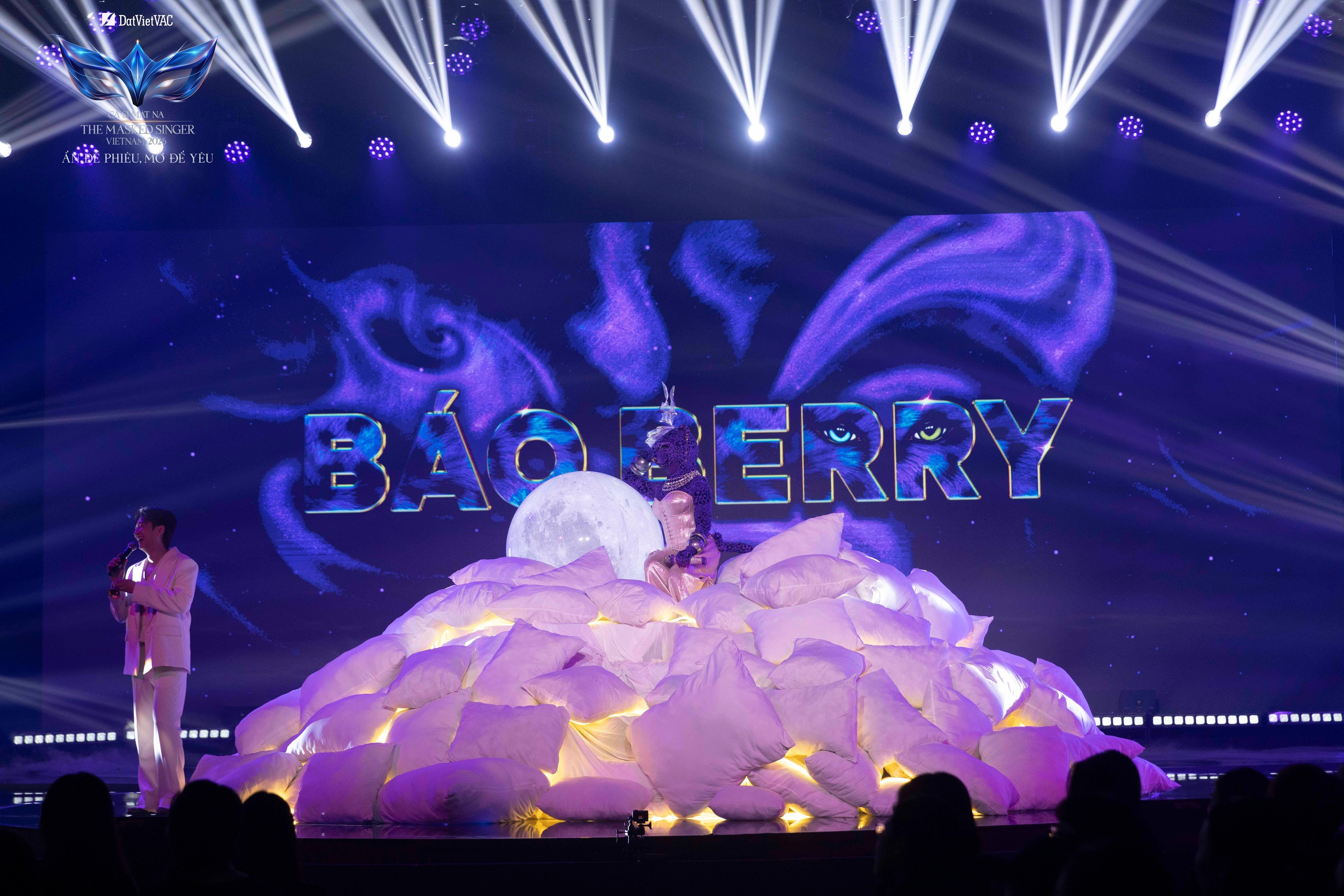 Báo Berry mang màu sắc quốc tế lên sân khấu 'The Masked Singer Vietnam 2026'