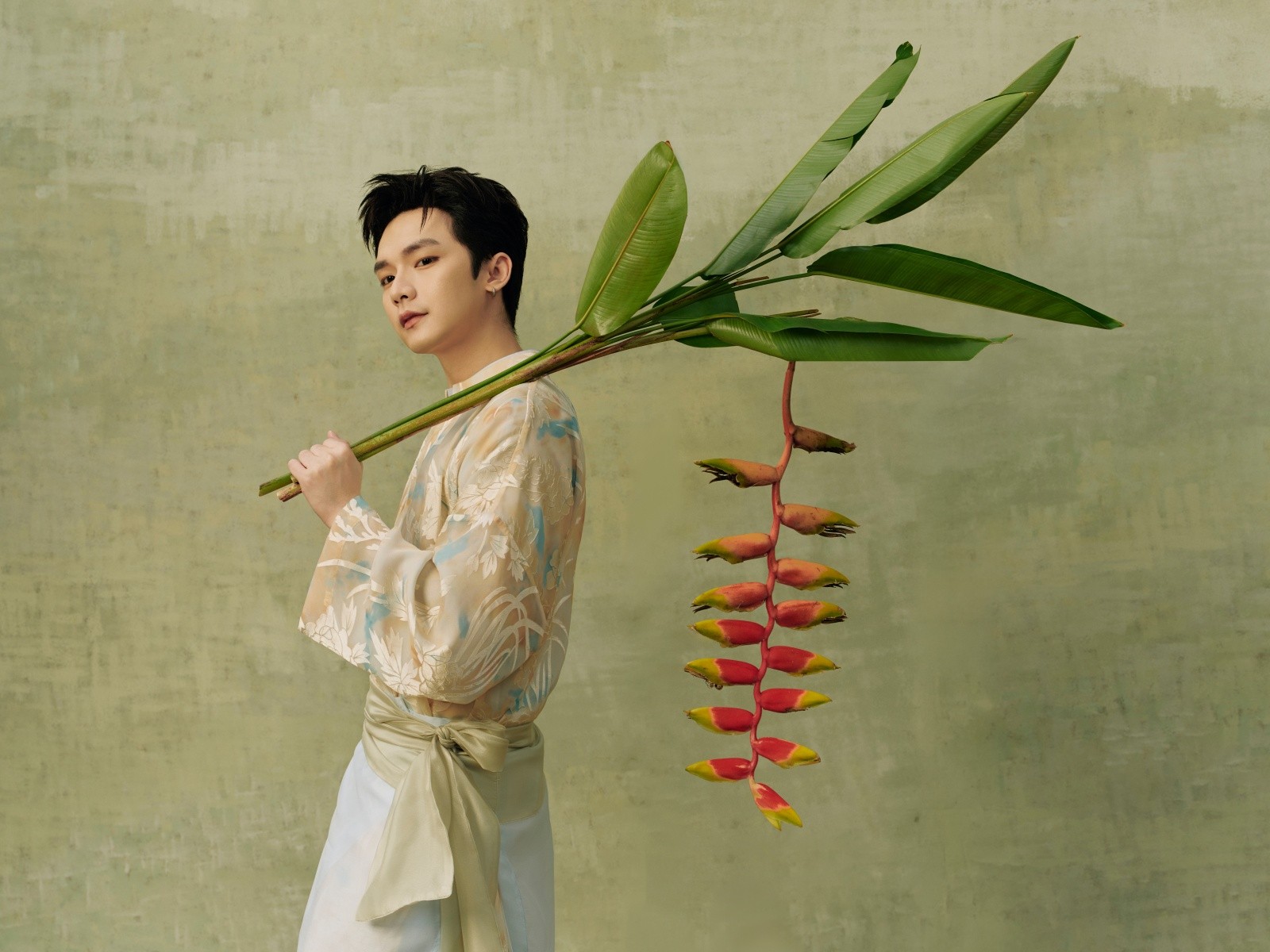 Vương Bình kết hợp 'Anh Ba' Ngọc Sơn hát 'Thành-Thân' tại sân khấu Fan meeting TP. Hồ Chí Minh