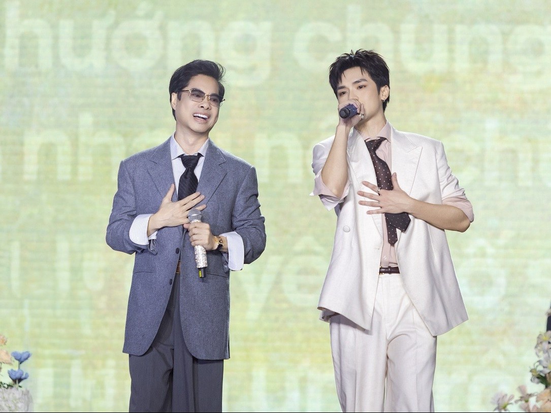 Vương Bình kết hợp 'Anh Ba' Ngọc Sơn hát 'Thành-Thân' tại sân khấu Fan meeting TP. Hồ Chí Minh