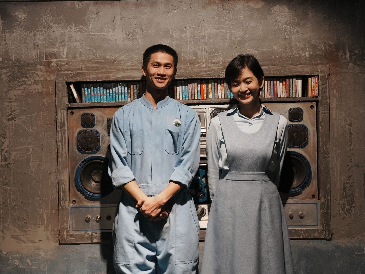 Nguyễn Hùng bùng nổ chemistry với Tiểu Vy, Ngọc Xuân trong MV 'Lỡ thương nhau' của phim 'Bò sữa bay'