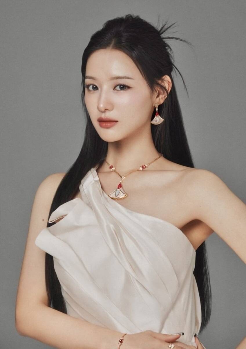 Kim Ji Won bật khóc khi nhận được lời mời tham gia 'Hậu duệ mặt trởi'