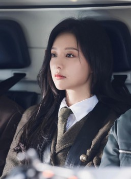 Kim Ji Won bật khóc khi nhận được lời mời tham gia 'Hậu duệ mặt trởi'