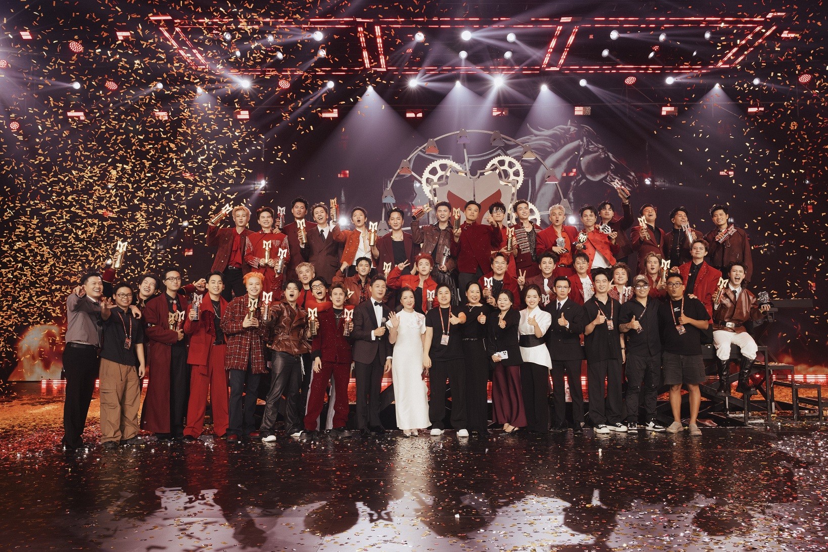 Phim vừa vượt 207 tỷ đồng, Huỳnh Lập ẵm luôn giải Thủ lĩnh xuất sắc nhất tại 'Anh trai vượt ngàn chông gai 2026'
