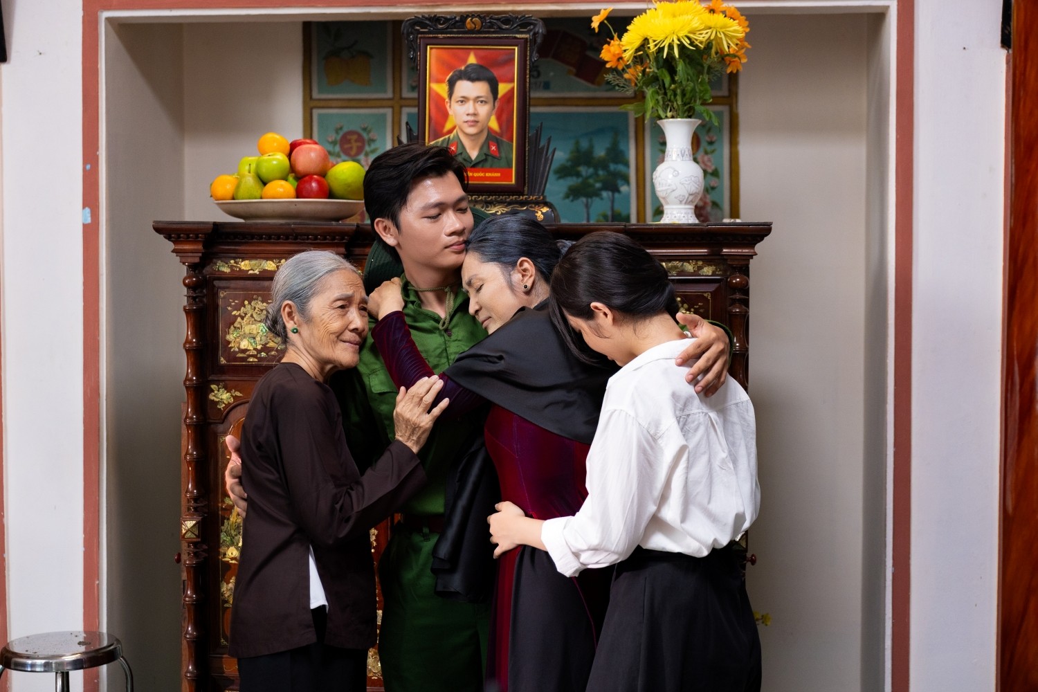 Nhạc sĩ Nguyễn Văn Chung và ca sĩ Nguyễn Duyên Quỳnh viết tiếp câu chuyện tri ân với 'Dưới cờ Tổ quốc anh về'