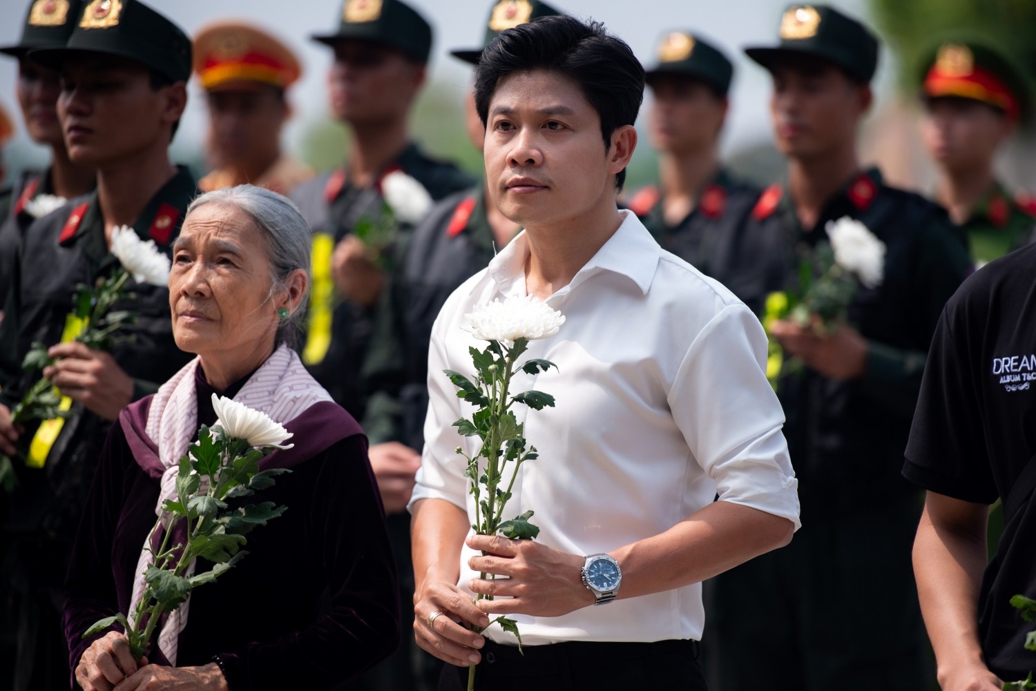 Nhạc sĩ Nguyễn Văn Chung và ca sĩ Nguyễn Duyên Quỳnh viết tiếp câu chuyện tri ân với 'Dưới cờ Tổ quốc anh về'
