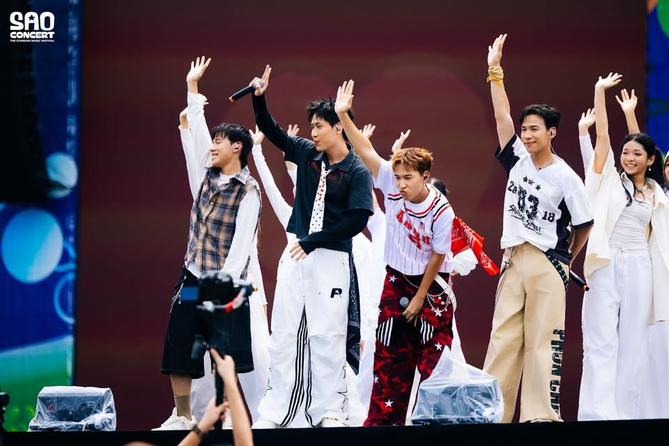 Hơn 50 nghệ sĩ hot nhất Vbiz khép lại thành công 'Sao Concert - The Stardom Music Festival'