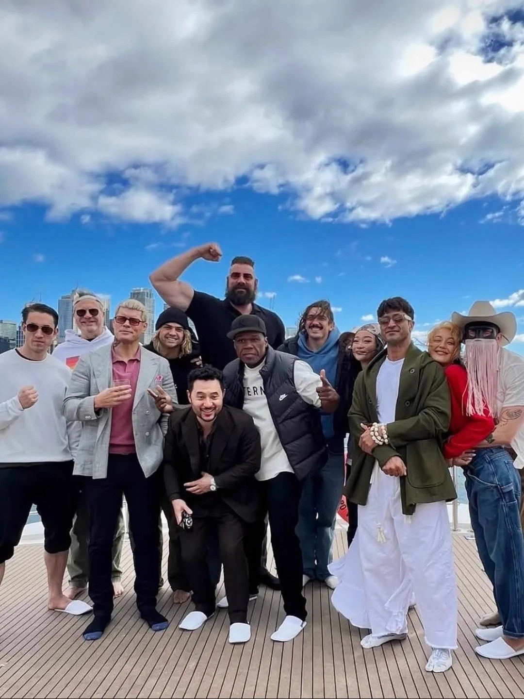 Dàn cast 'Street Fighter' thân thiết như người nhà, 'lăn xả' tập luyện hàng tuần để sẵn sàng bước vào những trận đấu khốc liệt
