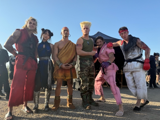 Dàn cast 'Street Fighter' thân thiết như người nhà, 'lăn xả' tập luyện hàng tuần để sẵn sàng bước vào những trận đấu khốc liệt