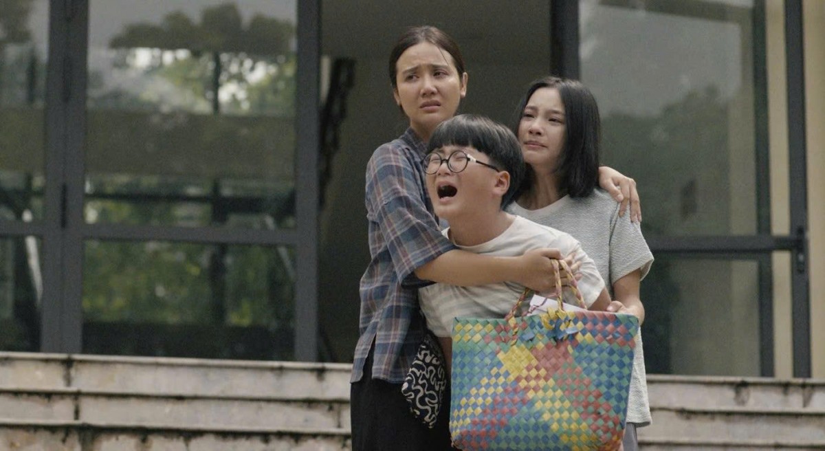 Doãn Quốc Đam gây ám ảnh với vai chồng vũ phu trong 'Căn nhà không mái che'
