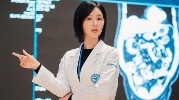 Kim Ji Won áp đảo Kim Yoo Jung trên Netflix, phim Hàn thống trị toàn cầu