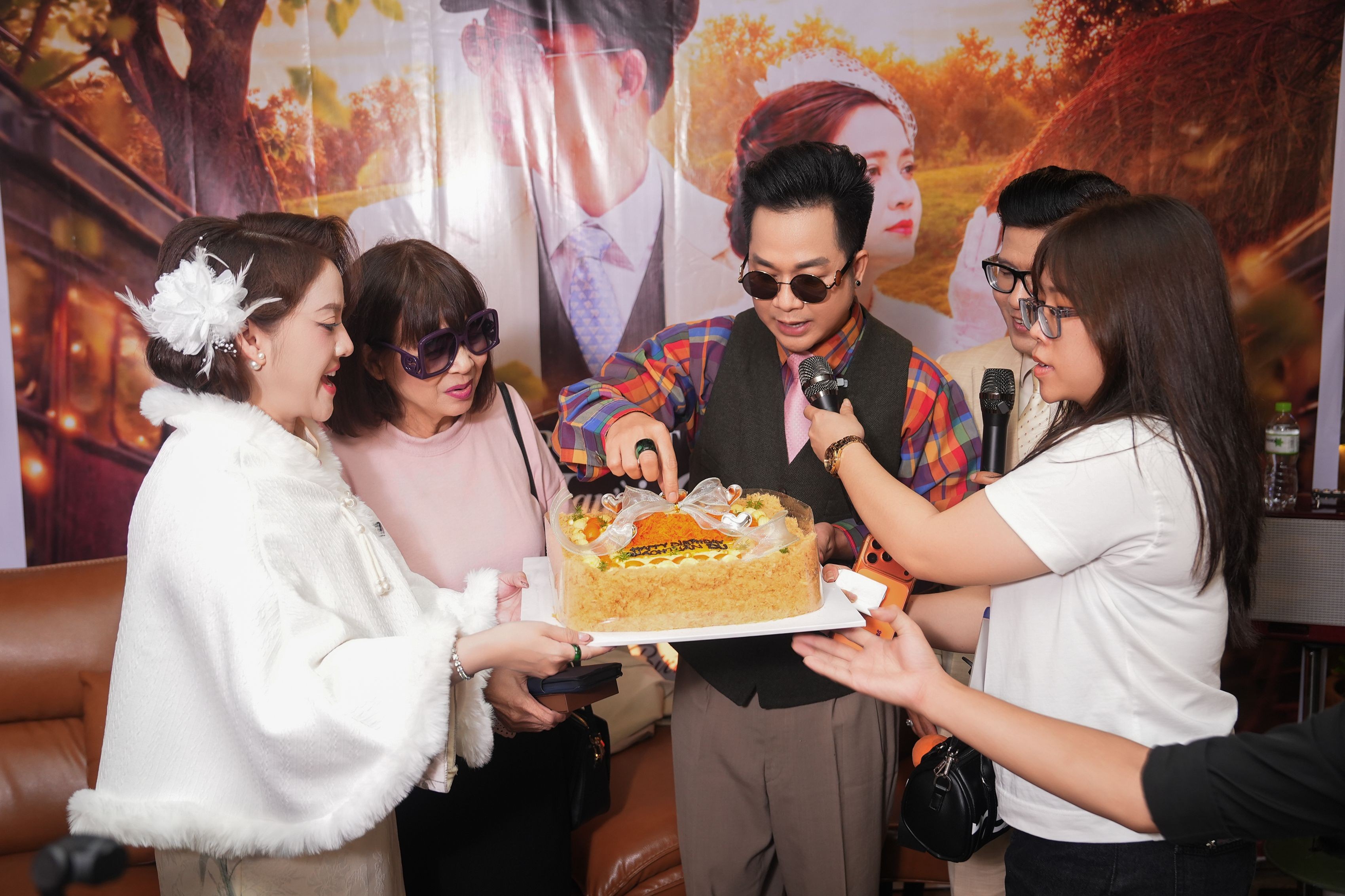 Quách Tuấn Du đồng hành cùng Hồng Loan ra mắt tuyển tập song ca, tiếp sức đàn em trên hành trình nghệ thuật