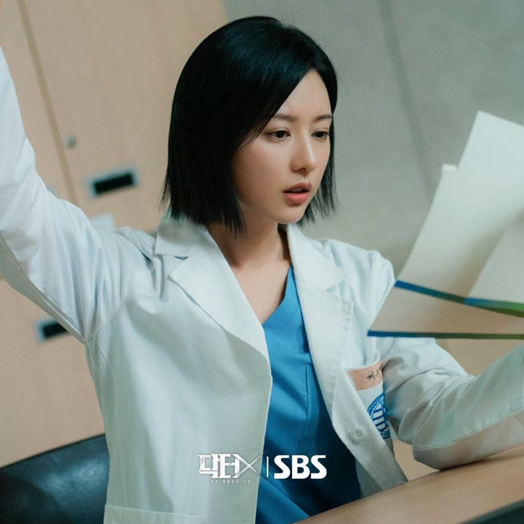 'Doctor X' đạt rating kỷ lục giữa bối cảnh tranh cãi