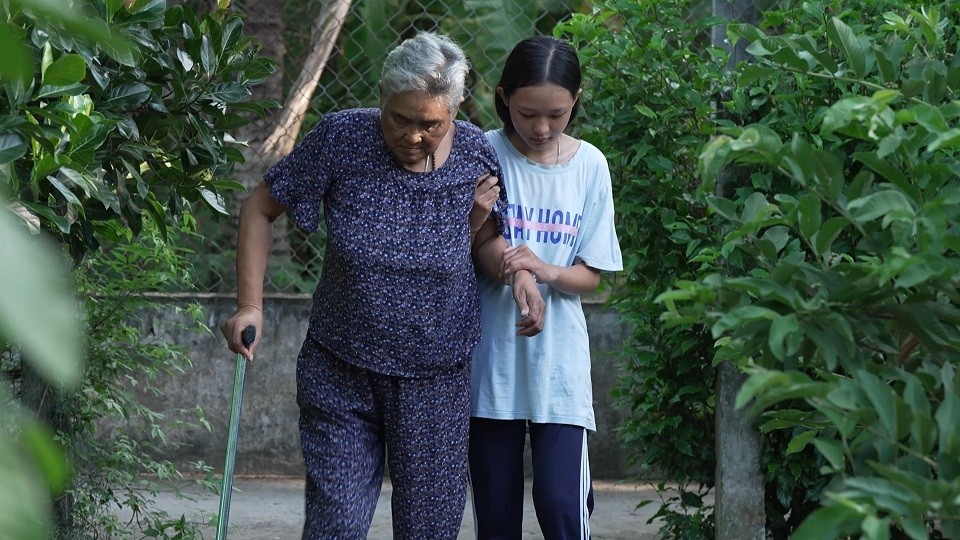'Mái ấm gia đình Việt': MC Đại Nghĩa, ca sĩ Đạt Long Vinh và Á hậu Mâu Thủy xót xa trước những mảnh đời bất hạnh