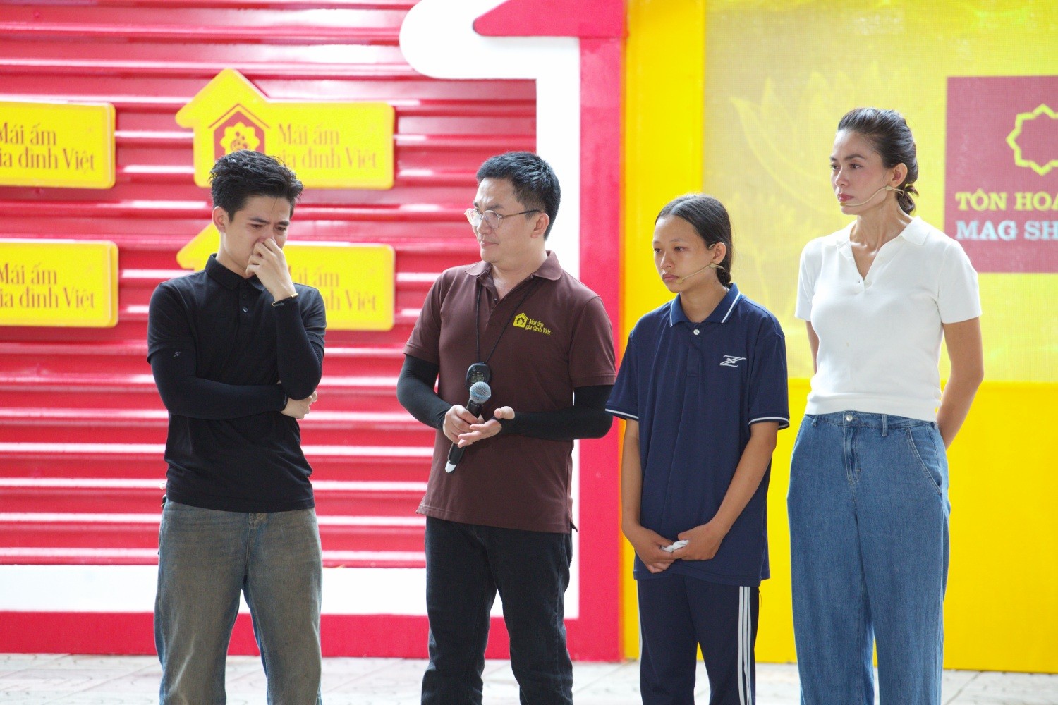 'Mái ấm gia đình Việt': MC Đại Nghĩa, ca sĩ Đạt Long Vinh và Á hậu Mâu Thủy xót xa trước những mảnh đời bất hạnh