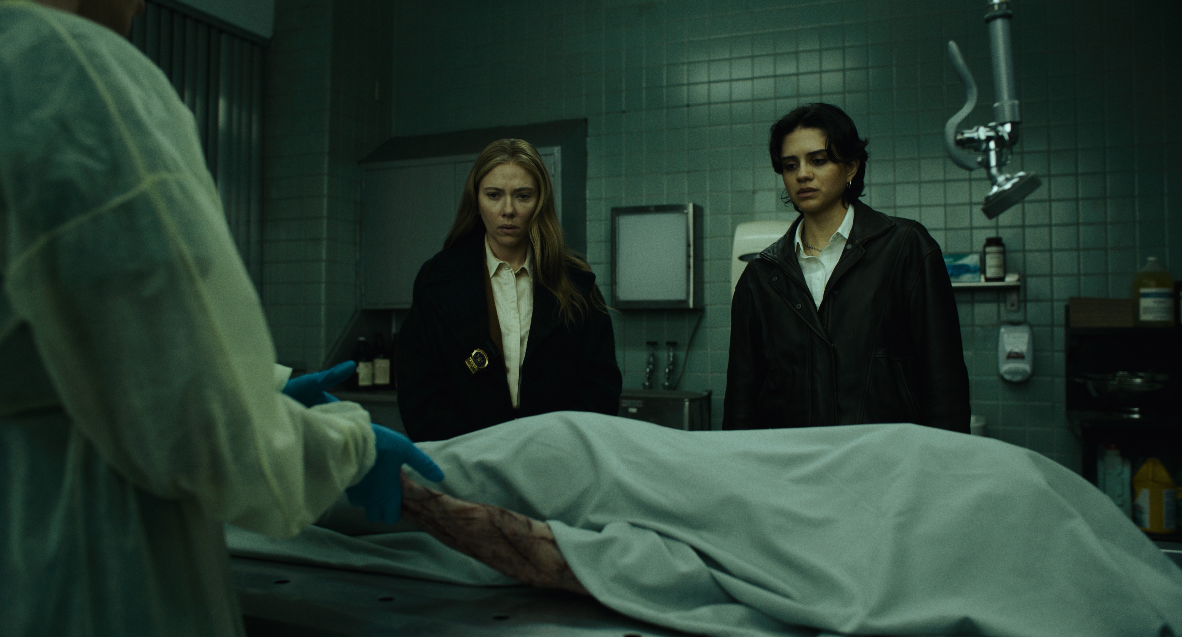 Scarlett Johansson tái xuất màn ảnh rộng với bom tấn kinh dị mới của Mike Flanagan 'Quỷ ám: Kẻ tử đạo'