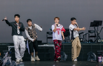 Duniverse: Boyband hiếm hoi của Vpop vừa chơi DJ vừa trình diễn tại 'Sao Concert'