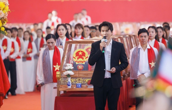 Vũ Mạnh Cường: Khi lời dẫn trở thành tiếng lòng tri ân
