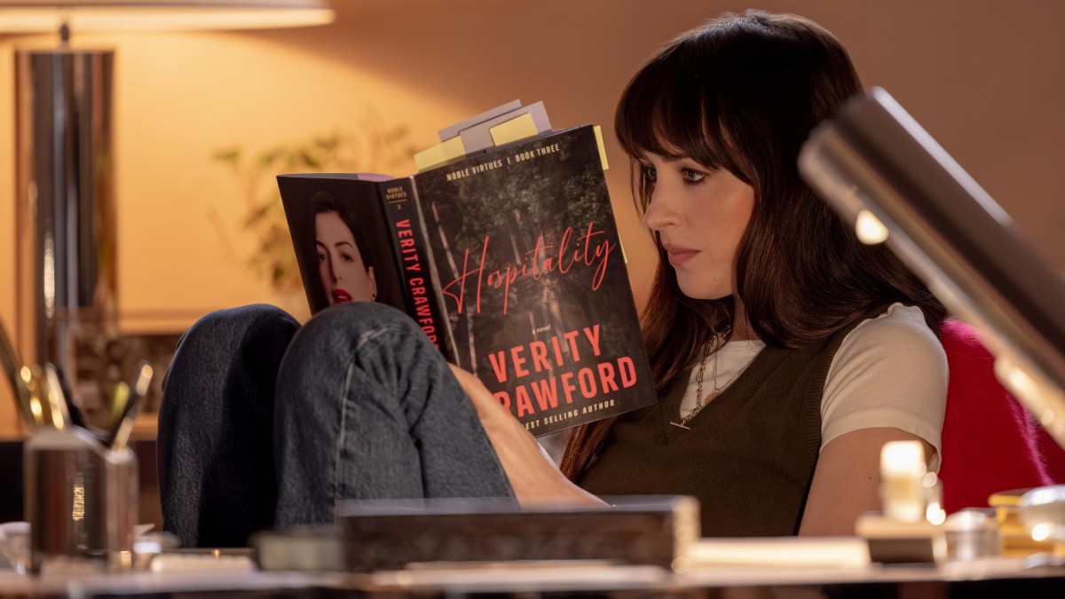 (Review) ‘Verity’: Nhiều cú ‘twist’ nhưng thiếu sức nặng
